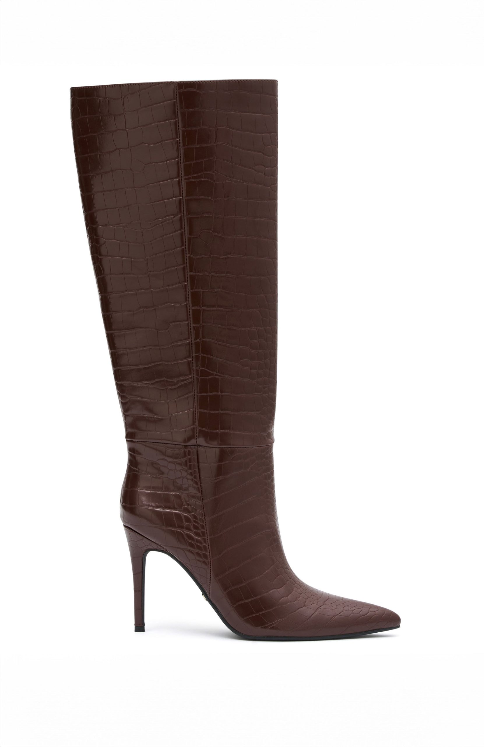 RUN_AWAY_WITH_ME_KNEE_HIGH_BOOTS_GHOSTING_01
