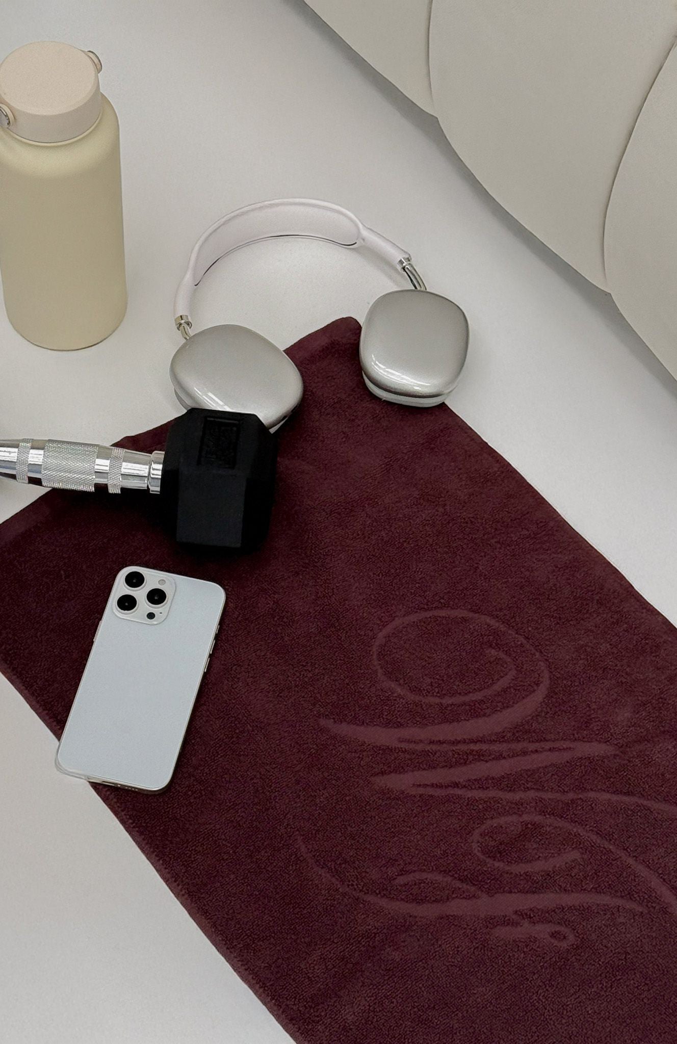 white-fox-feeling-fresh-gym-towel-dark-chocolate-1