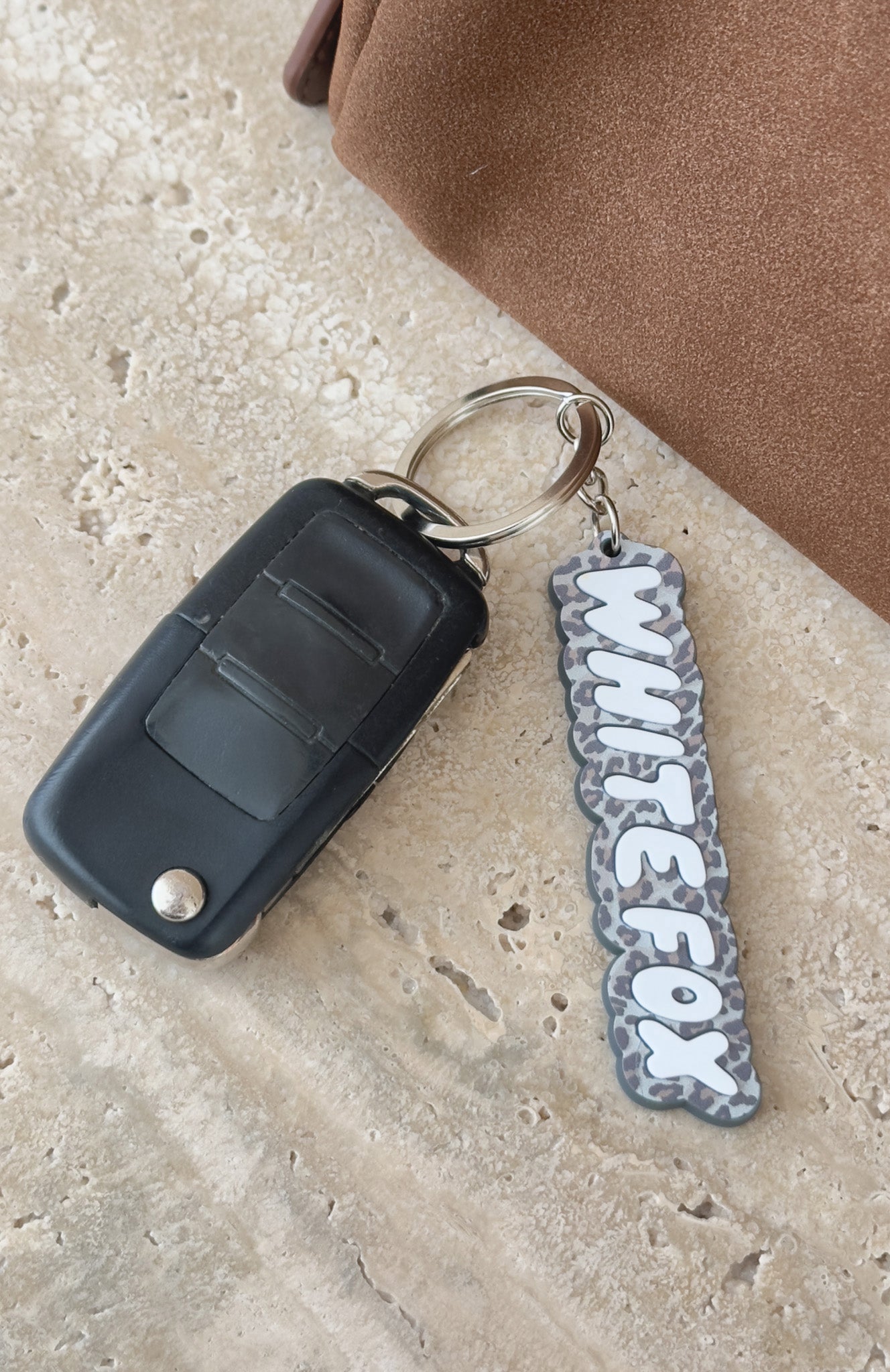 white-fox-ive-got-you-keychain-leopard-white-19.11.25-03