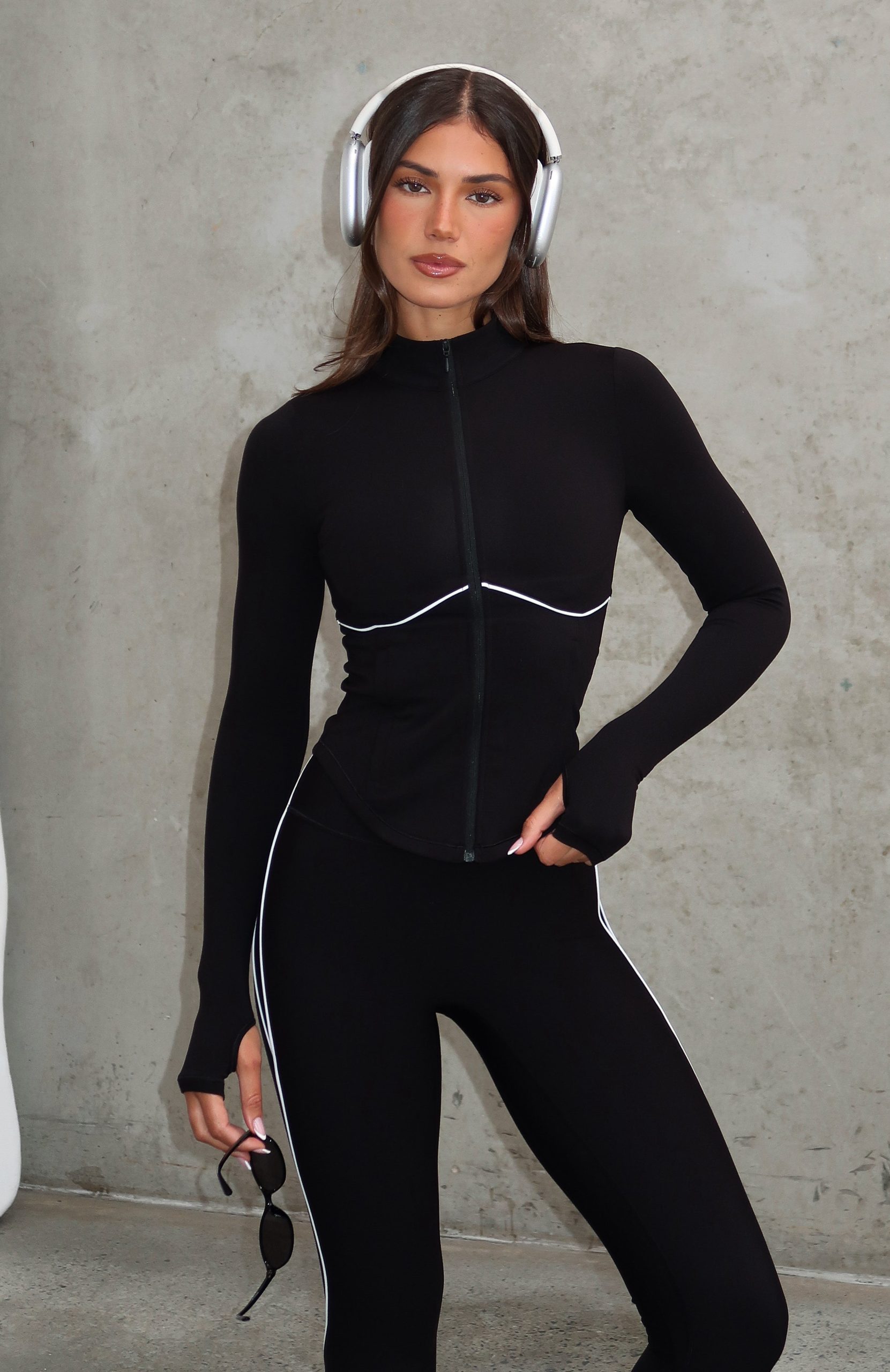 white-fox-persistence-jacket-black-ace-high-waisted-leggings-black-white.14.08.25.01